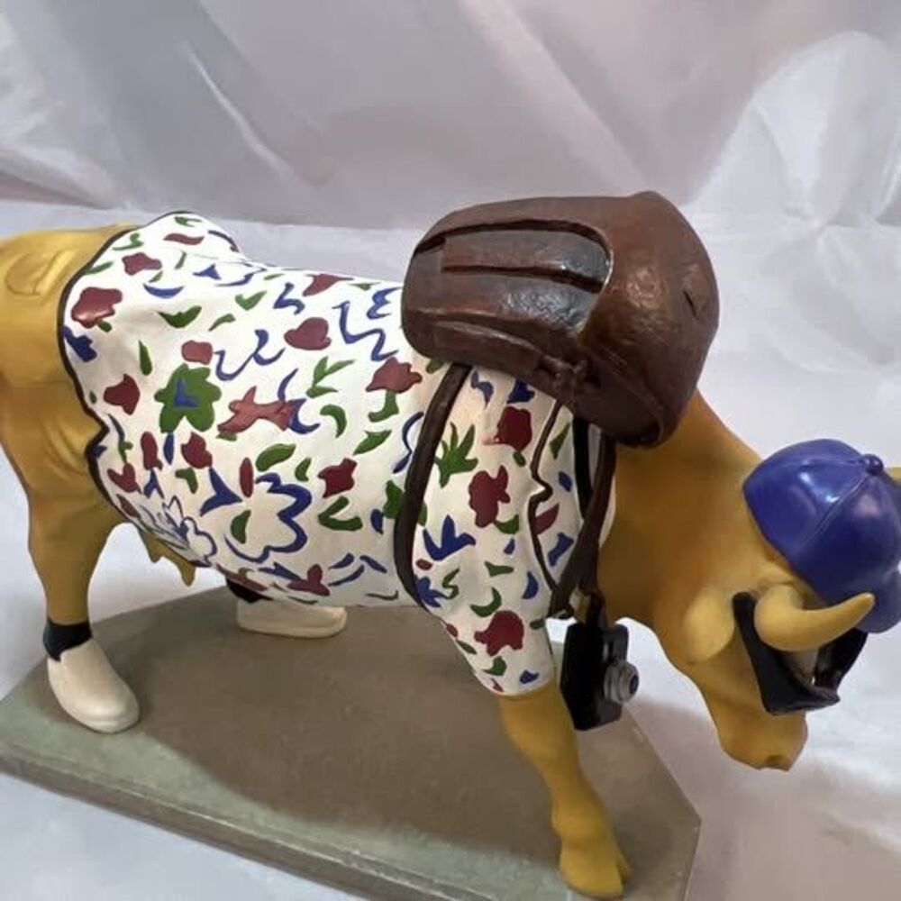 CowParade "Out of Cow Towner" #9121 Tourist Cow Figurine -- 2000 Retired, Backpa